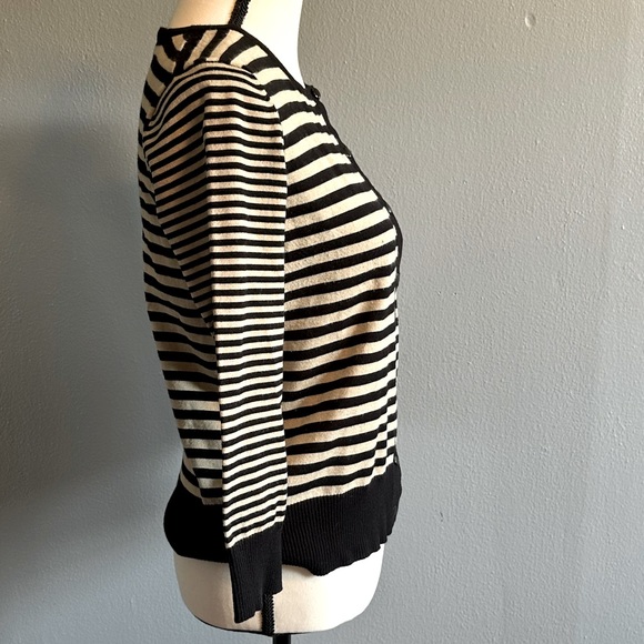 CABLE & GAUGE BLACK AND TAN STRIPED CARDIGAN. SIZE MEDIUM. - Picture 3 of 6